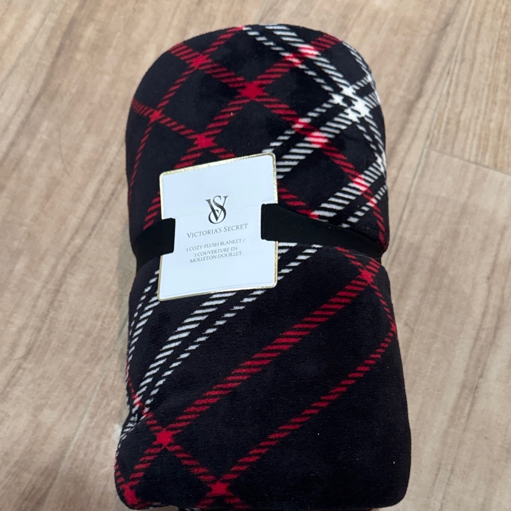 Victoria's Secret Black and Red Plaid plush blanket - Picture 2 of 5
